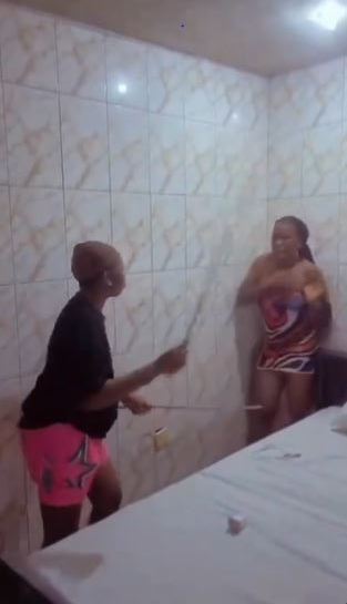 Lady Thoroughly Flogs Friend For Sleeping With Her Boyfriend (video)